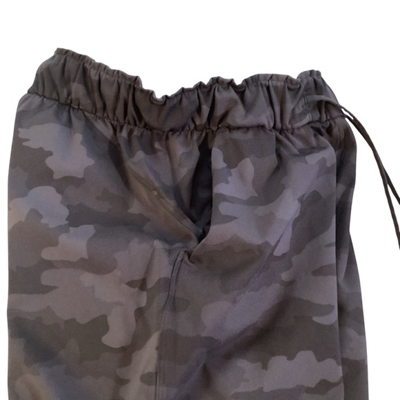 LULULEMON On The Fly 7/8 Pant Incognito Camo Multi Grey, Size 4 Style X8 - Picture 7 of 11